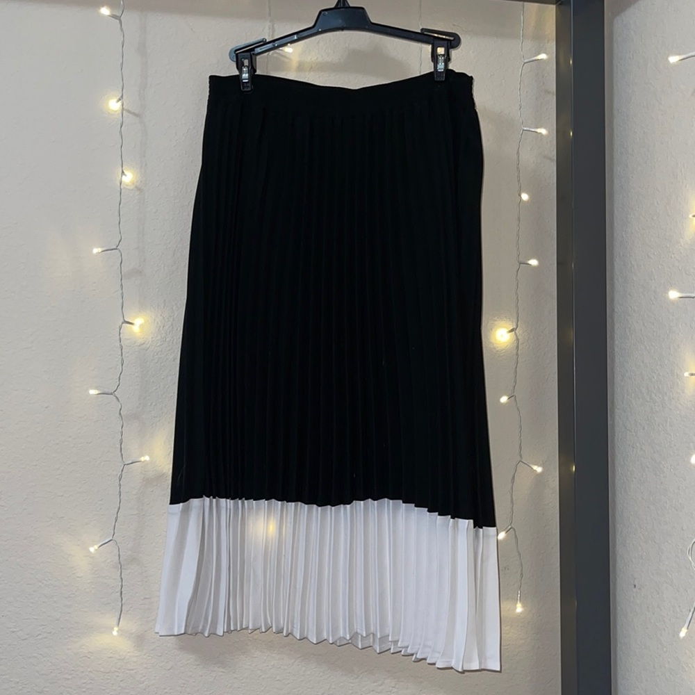 Knife pleat midi skirt